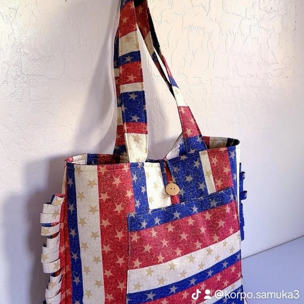 Stylish Starry Tote Bag in Red, White, and Blue